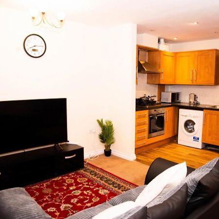 Stunning 2-Bedroom Holiday Home Home With Free Wifi Thamesmead  外观 照片